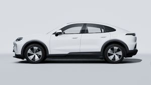 Vedere exterioară a Cayenne Coupé Electric care prezintă partea stângă a mașinii