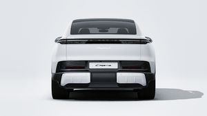 Vedere exterioară a Cayenne S Coupé Electric care arată partea din spate a mașinii