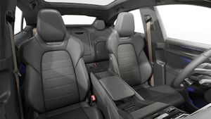 Vedere din interior care prezintă scaunele din față ale Cayenne Turbo Coupé Electric