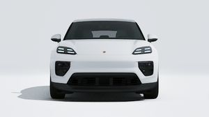 Vedere exterioară a Macan 4 care arată partea din față a mașinii