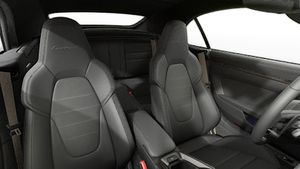 Pogled iz unutrašnjosti koji prikazuje prednja sjedišta 911 Turbo S Cabriolet

