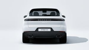 Spoljašnji pogled na Cayenne koji prikazuje zadnji deo automobila
