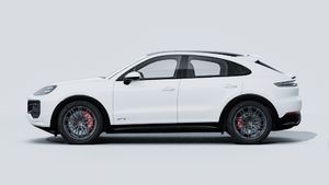Spoljašnji izgled Cayenne GTS Coupé koji prikazuje levu stranu automobila
