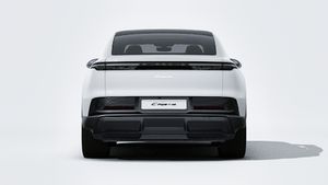 Spoljašnji pogled na Cayenne Coupé Electric koji prikazuje zadnji deo automobila
