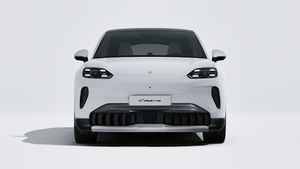Spoljašnji pogled na Cayenne S Coupé Electric koji prikazuje prednji deo automobila
