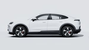 Spoljašnji izgled Cayenne S Coupé Electric koji prikazuje levu stranu automobila
