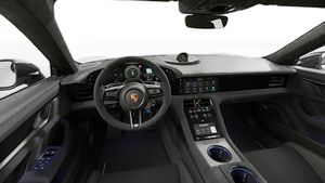 Pogled iz unutrašnjosti koji prikazuje volan i kontrolnu tablu modela Taycan Turbo GT
