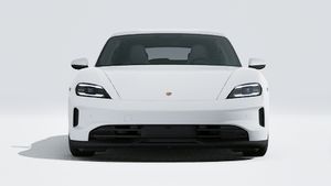 Spoljašnji pogled na Taycan Sport Turismo koji prikazuje prednji deo automobila
