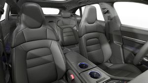 Interior view showing the front seats of Taycan 4 Cross Turismo