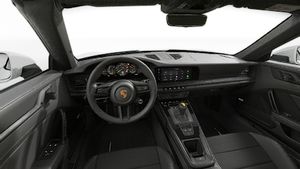 Interiörvy som visar ratten och instrumentbrädan på 911 GT3 S/C