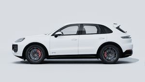 Utvändig vy av Cayenne GTS som visar bilens vänstra sida