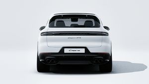 Utvändig vy av Cayenne GTS som visar bilens bakre del