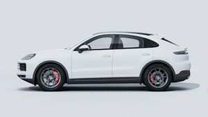 Utvändig vy av Cayenne S Coupé som visar bilens vänstra sida