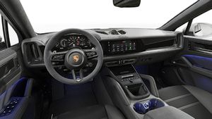 Interiörvy som visar ratten och instrumentbrädan på Cayenne GTS Coupé