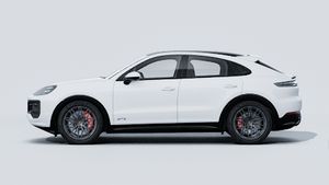 Utvändig vy av Cayenne GTS Coupé som visar bilens vänstra sida