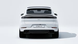 Utvändig vy av Cayenne Turbo E-Hybrid Coupé som visar bilens bakre del