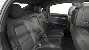 Interiörvy av Cayenne E-Hybrid Coupé Black Edition
