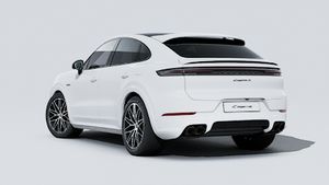 Utvändig vy av Cayenne S E-Hybrid Coupé Black Edition som visar baksidan och vänster sida av bilen