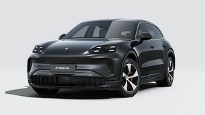 Utvändig vy av Cayenne S Electric som visar bilens front och vänstra sida