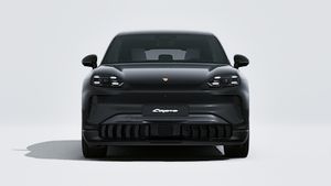 Utvändig vy av Cayenne S Electric som visar bilens front