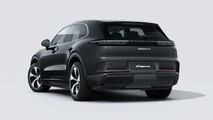Utvändig vy av Cayenne S Electric som visar baksidan och vänster sida av bilen