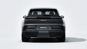 Utvändig vy av Cayenne S Electric som visar bilens bakre del