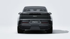 Utvändig vy av Cayenne Coupé Electric som visar bilens bakre del