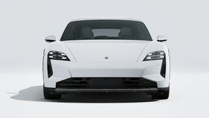 Utvändig vy av Taycan Turbo Cross Turismo som visar bilens front