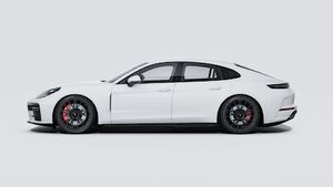Utvändig vy av Panamera GTS som visar bilens vänstra sida
