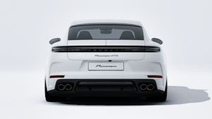 Utvändig vy av Panamera GTS som visar bilens bakre del