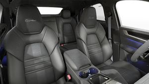 Interior view showing the front seats of Cayenne Turbo E-Hybrid Coupé with GT Package