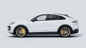 Exterior view of Cayenne Turbo E-Hybrid Coupé with GT Package showing the left side of the car