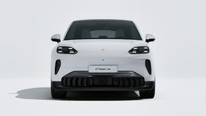 Exterior view of Cayenne Coupé Electric showing the front of the car