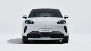 Exterior view of Cayenne S Coupé Electric showing the front of the car