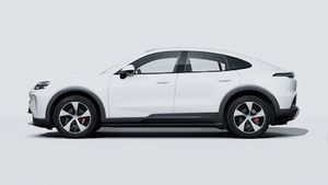Exterior view of Cayenne S Coupé Electric showing the left side of the car