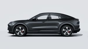 Zunanji pogled na Cayenne S Coupé Electric na levi strani vozila