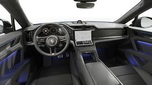 Pogled v notranjost z volanom in armaturno ploščo Cayenne Turbo Coupé Electric