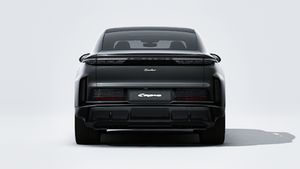 Zunanji pogled na Cayenne Turbo Coupé Electric z zadnjim delom vozila