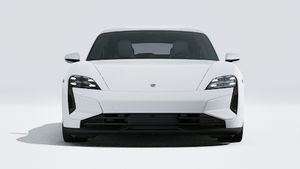 Zunanji pogled na Taycan Turbo Sport Turismo , ki prikazuje sprednji del vozila