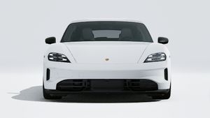 Zunanji pogled na Taycan Sport Turismo Black Edition , ki prikazuje sprednji del vozila