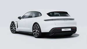 Zunanji pogled na Taycan Sport Turismo Black Edition , ki prikazuje zadnjo in levo stran vozila