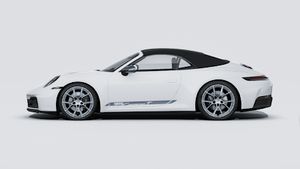 Pohľad zvonku na 911 Carrera T Cabriolet zobrazujúci ľavú stranu vozidla