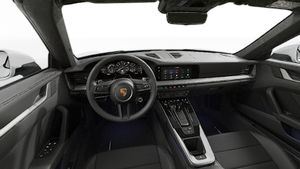 Pohľad do interiéru na volant a prístrojovú dosku 911 Carrera 4S Cabriolet