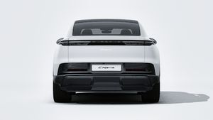 Pohľad zvonku na Cayenne Coupé Electric zobrazujúci zadnú časť vozidla