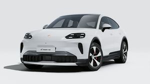 Pohľad zvonku na Cayenne S Coupé Electric zobrazujúci prednú a ľavú stranu vozidla