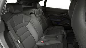 Pohľad do interiéru Taycan Sport Turismo Black Edition