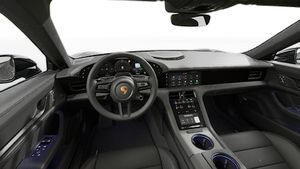 Pohľad do interiéru na volant a prístrojovú dosku Taycan 4S Sport Turismo Black Edition