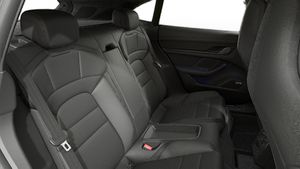Pohľad do interiéru Taycan 4S Sport Turismo Black Edition