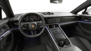 Pohľad do interiéru na volant a prístrojovú dosku Panamera 4 E-Hybrid