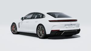 Pohľad zvonku na Panamera Turbo E-Hybrid zobrazujúci zadnú a ľavú stranu vozidla